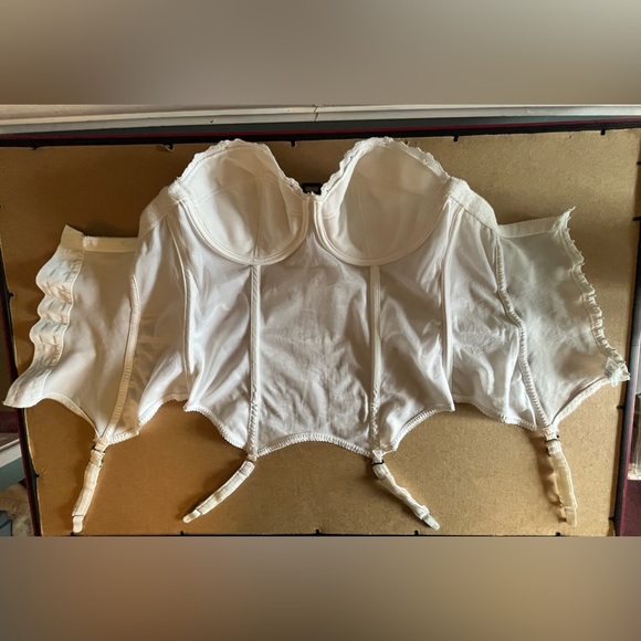 38B Bridal Corset with adjustable/removable garter straps - Picture 7 of 7